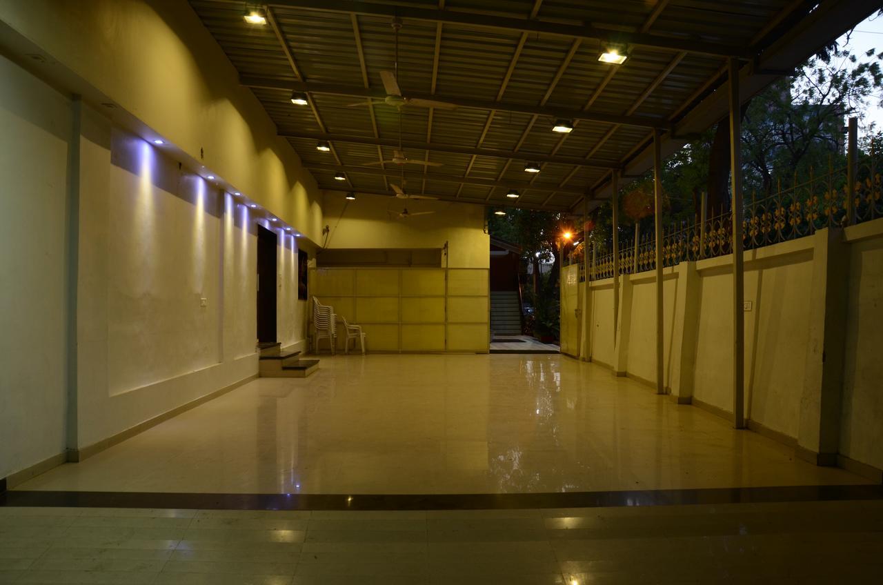 Prithvi Hotels Ahmedabad Exterior foto